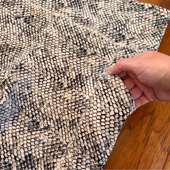 Balance Collection Black and White Animal Print Leggings Size Large - Picture 3 of 5